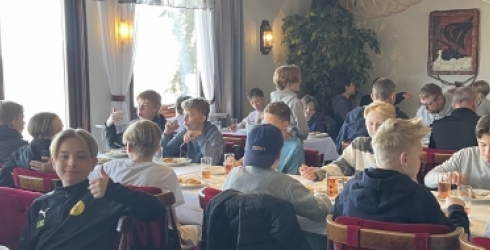 Glada grabbar IK Frej Täby april2025 