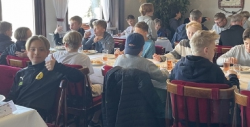 Treenileiriläiset huhtikuu 2025 IK Frejn iloiset  pojat 