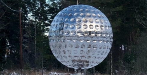 Eckerö Golf has got the biggest Golf ball of Islands Feb2018. Installation of Artist Berth Volund Johansson.